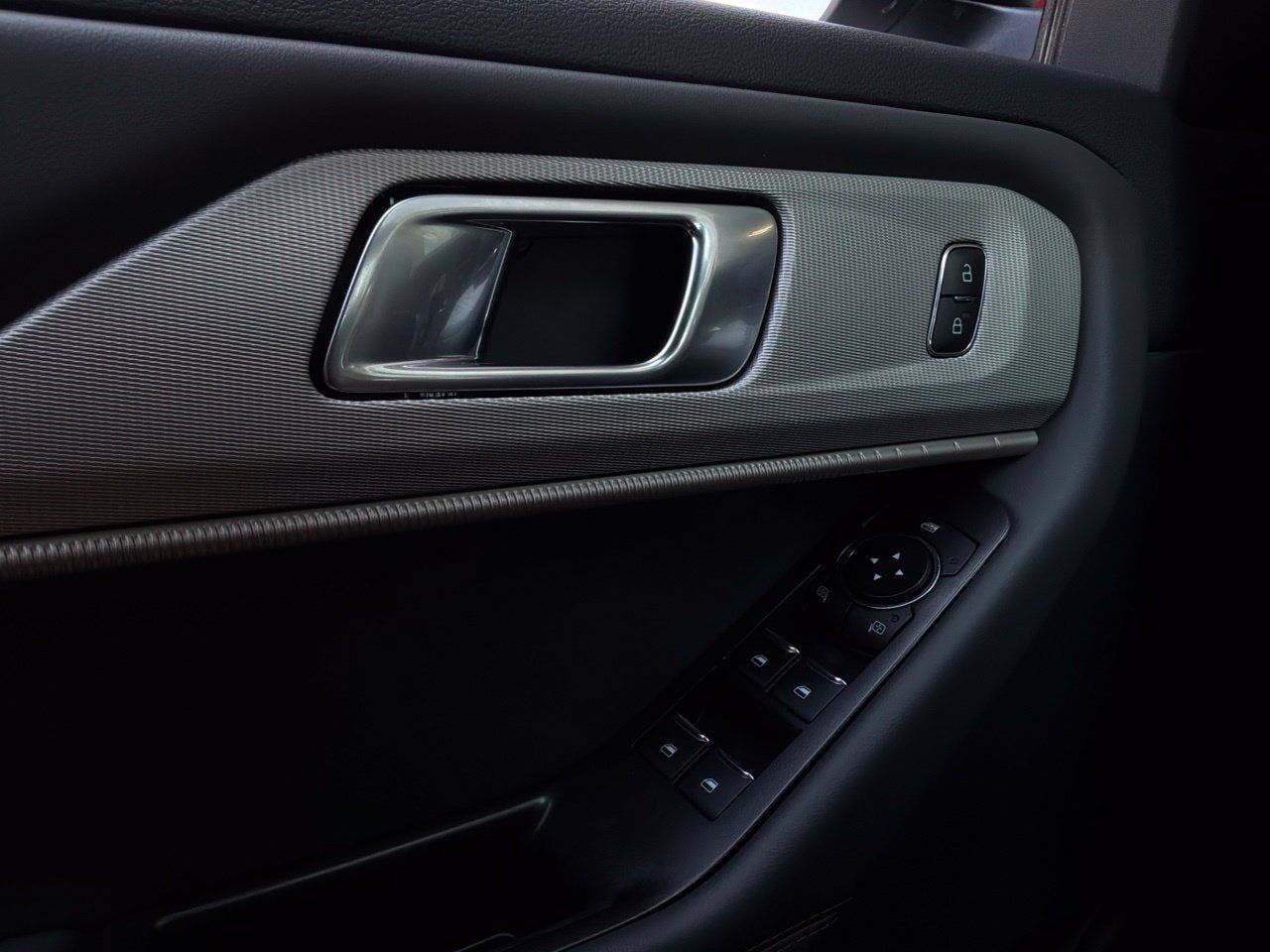 Used 2026 Ford Explorer Active RWD image 23