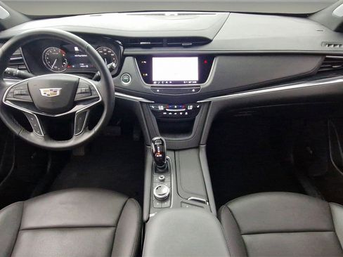 Used 2025 Cadillac XT5 Premium Luxury image 9