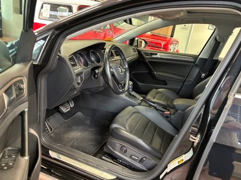 Used 2017 Volkswagen Golf Alltrack SE image 18