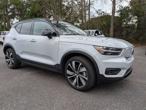 Used 2021 Volvo XC40 P8 Recharge image 2