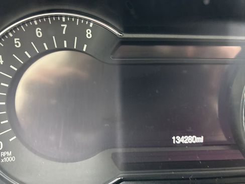 Used 2018 Ford Explorer Platinum image 2