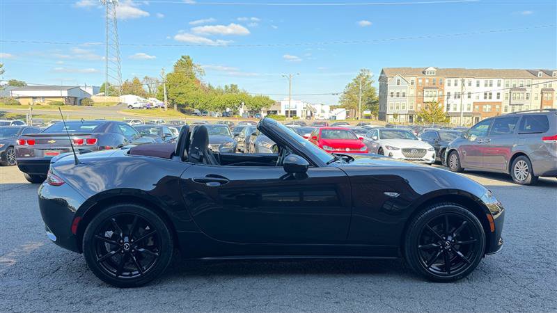Used 2018 MAZDA MX-5 Miata Club RWD image 4