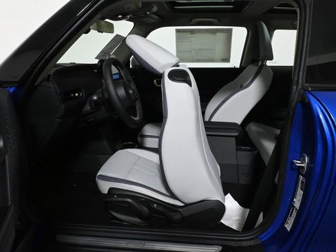 Used 2025 MINI Cooper 2-Door Hardtop image 31