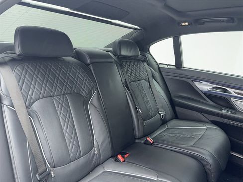 Used 2022 BMW 740i w/ Luxury Rear Seating Package image 48