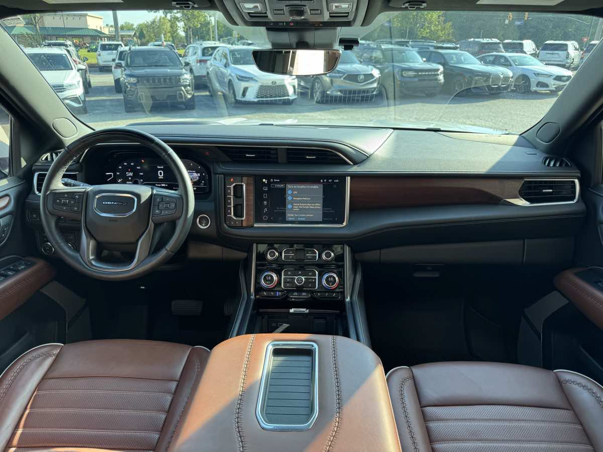Used 2023 GMC Yukon Denali Ultimate AWD/4WD image 15