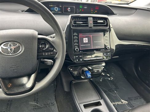 Used 2022 Toyota Prius LE image 17