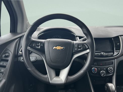 Used 2020 Chevrolet Trax LT w/ LT Convenience Package image 19