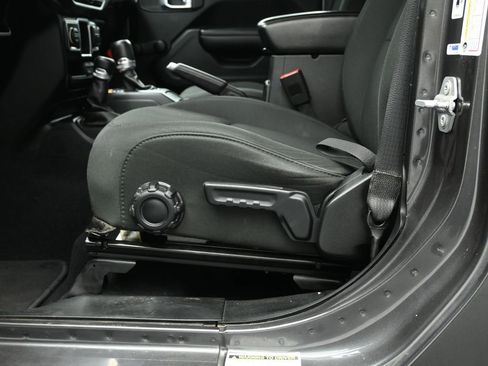 Used 2018 Jeep Wrangler Unlimited Sport image 10