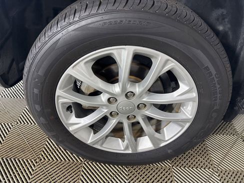 Used 2020 Jeep Cherokee Latitude FWD image 33