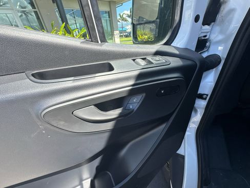 Used 2025 Mercedes-Benz Sprinter 2500 image 17
