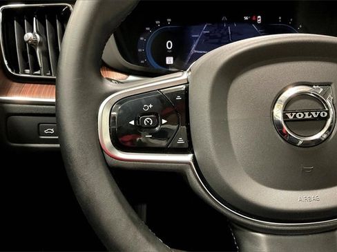 Certified 2023 Volvo XC60 B5 Plus image 18