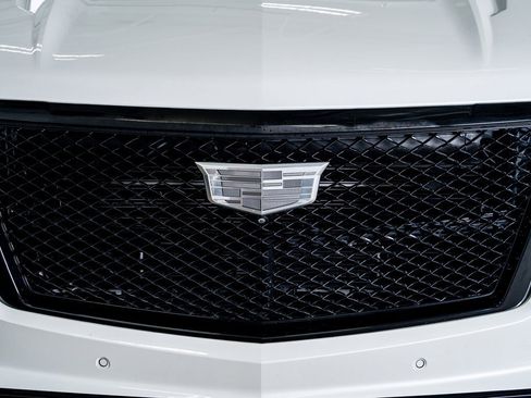 Used 2023 Cadillac Escalade V w/ LPO, ONYX Package image 16