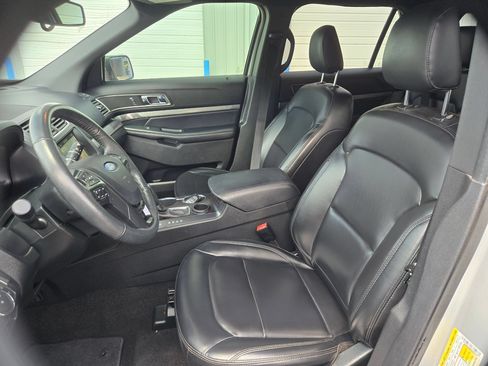 Used 2019 Ford Explorer XLT w/ Equipment Group 202A FWD image 10
