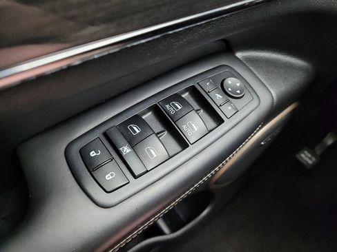 Used 2017 Jeep Grand Cherokee Overland AWD/4WD image 27