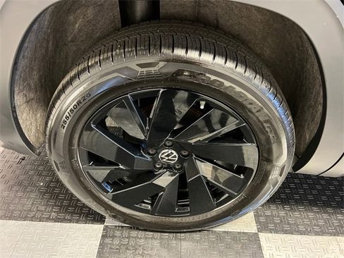 Certified 2025 Volkswagen Atlas SE image 15