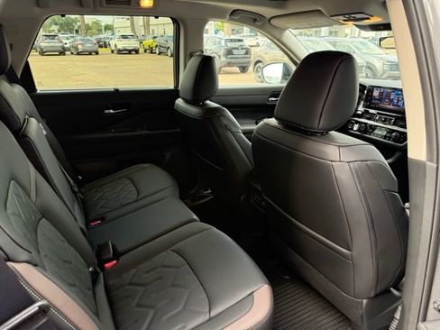 New 2026 Nissan Pathfinder Platinum w/ Cargo Package AWD/4WD image 21