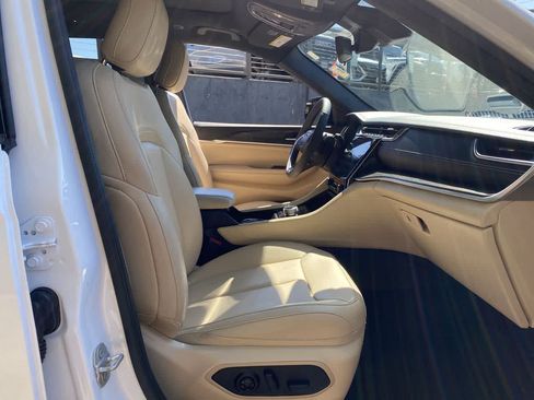 Used 2024 Jeep Grand Cherokee Limited 4xe AWD/4WD image 18