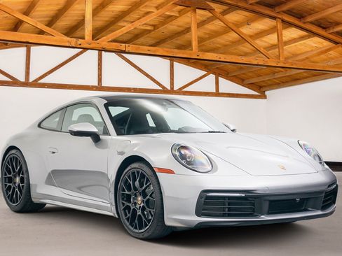 Used 2022 Porsche 911 Carrera image 4