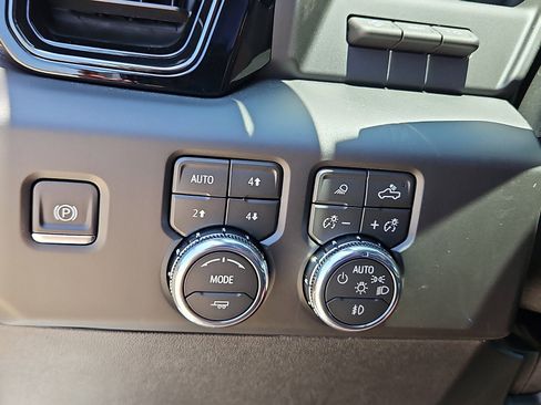 New 2026 GMC Sierra 3500 AT4 w/ AT4 Premium Plus Package AWD/4WD image 15