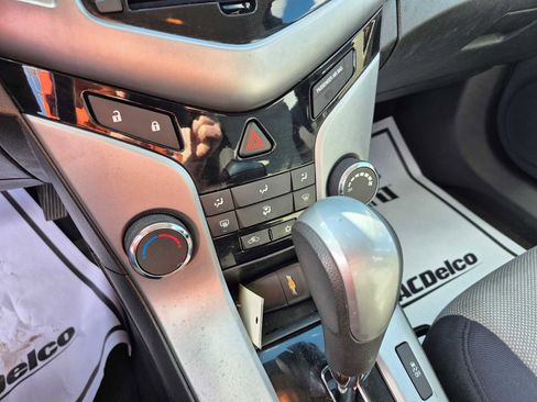 Used 2013 Chevrolet Cruze LS image 18