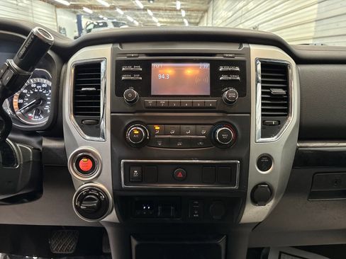Used 2017 Nissan Titan SV AWD/4WD image 20