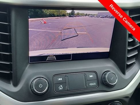Used 2023 GMC Acadia SLE w/ Driver Convenience Package FWD image 13