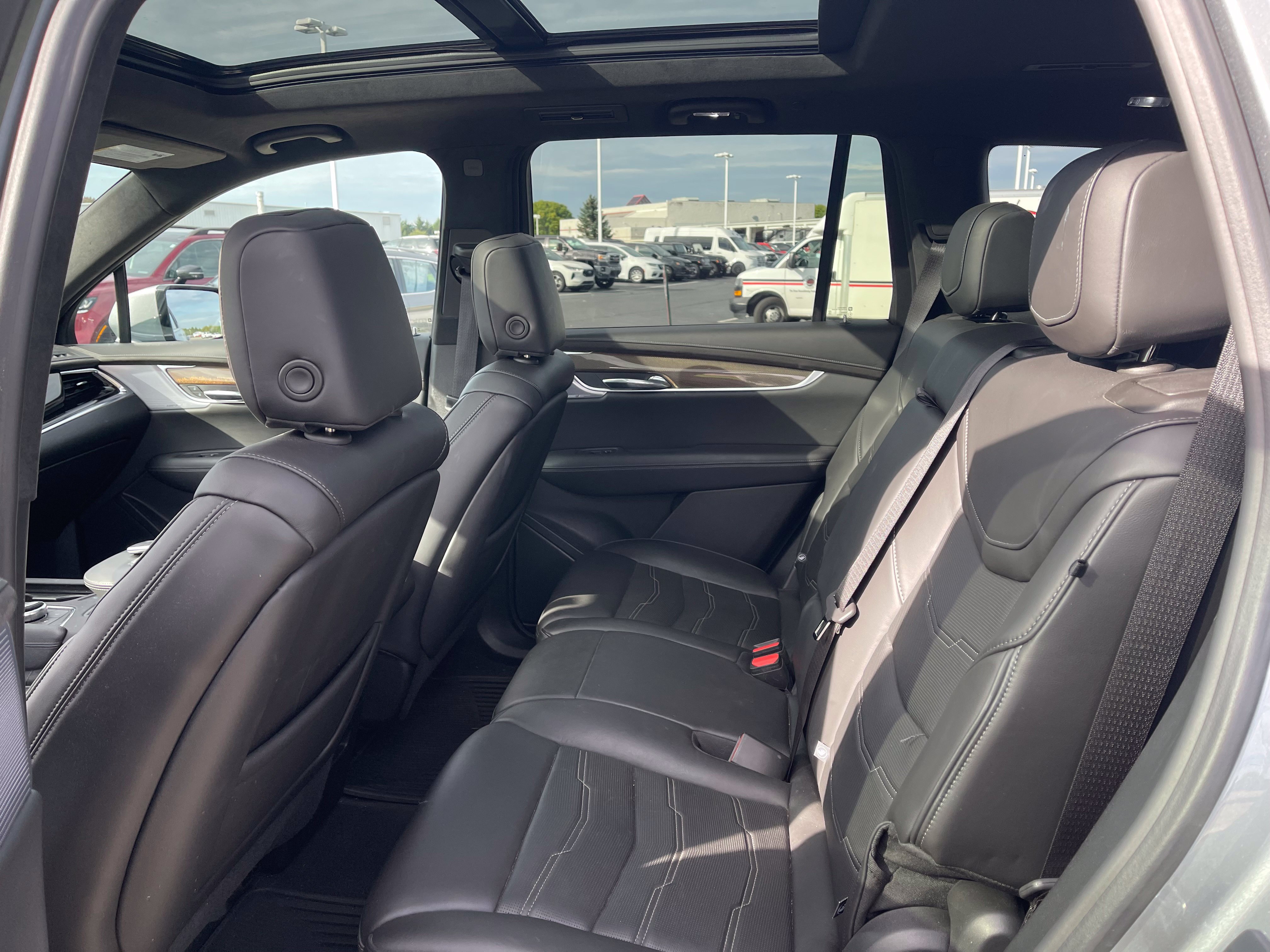 Used 2024 Cadillac XT6 Premium Luxury w/ Platinum Package AWD/4WD image 16