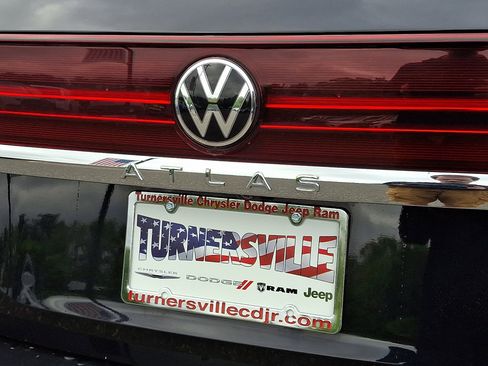 Used 2025 Volkswagen Atlas SE AWD/4WD image 16
