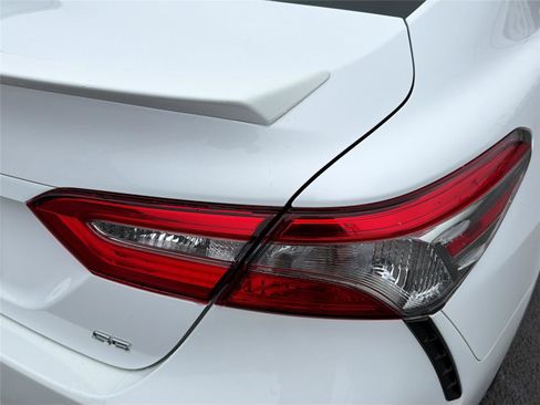 Used 2018 Toyota Camry SE w/ Convenience Package image 11