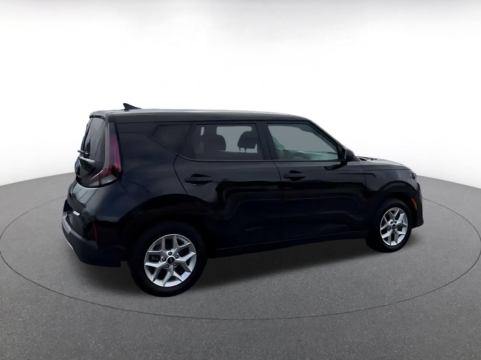 Used 2025 Kia Soul LX w/ LX Technology Package FWD image 13