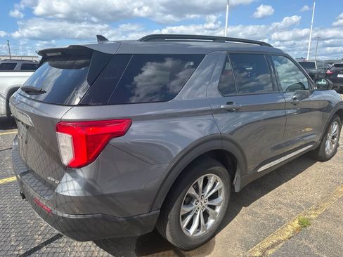 Used 2023 Ford Explorer XLT w/ Equipment Group 202A AWD/4WD image 29