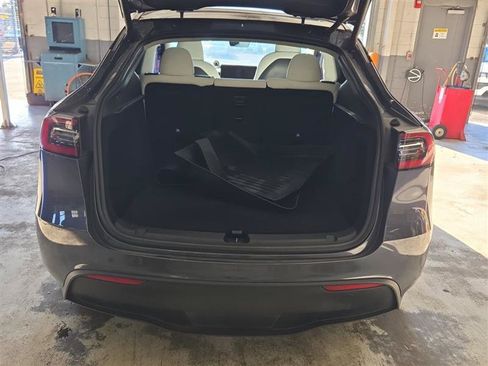 Used 2023 Tesla Model Y Performance AWD/4WD image 7