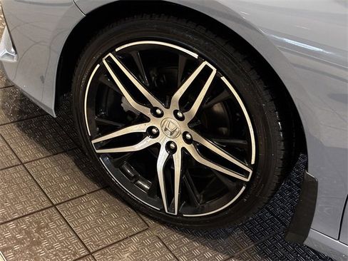 Used 2022 Honda Accord Touring image 9