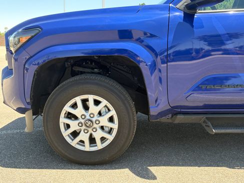Used 2025 Toyota Tacoma SR5 AWD/4WD image 11