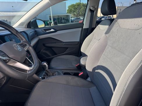 Used 2022 Volkswagen Taos SE image 5