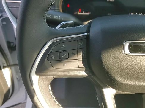 New 2025 Jeep Grand Cherokee Altitude image 14