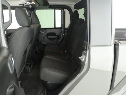 Used 2023 Jeep Gladiator Willys image 18