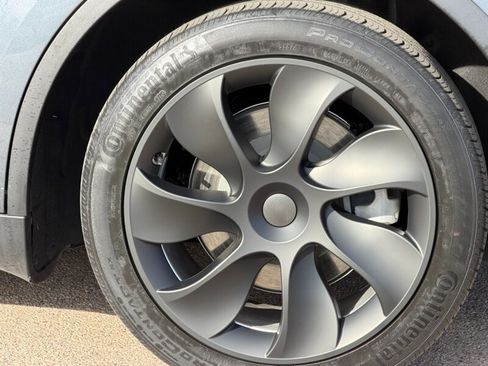 Used 2020 Tesla Model Y Long Range image 34