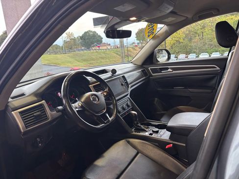 Used 2019 Volkswagen Atlas SE w/ Towing Package image 7