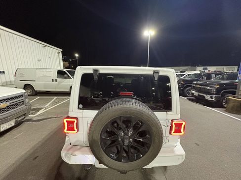 Used 2021 Jeep Wrangler Unlimited Sahara image 25