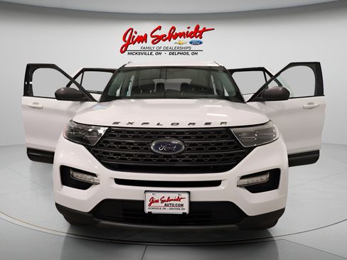 Used 2021 Ford Explorer XLT w/ Equipment Group 202A AWD/4WD image 3