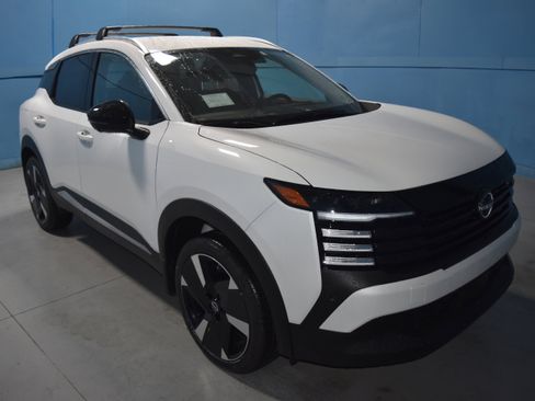 New 2026 Nissan Kicks SR w/ Cold Weather Package image 1