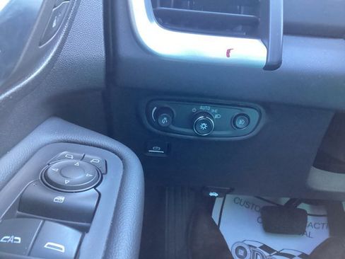 Used 2024 GMC Terrain SLT image 18