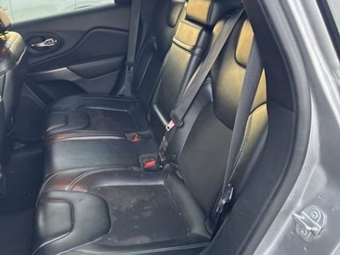 Used 2019 Jeep Cherokee Latitude Plus image 8