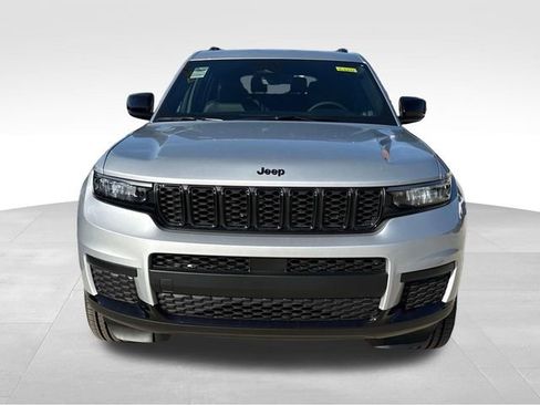 New 2025 Jeep Grand Cherokee L Altitude RWD image 2