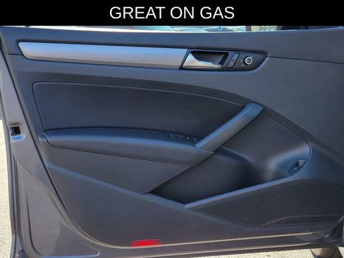 Used 2015 Volkswagen Passat 1.8T SE image 17