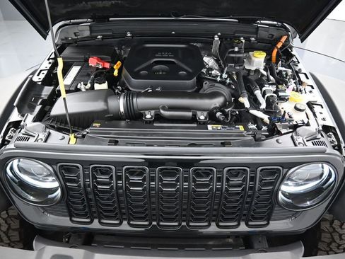 Used 2024 Jeep Wrangler Unlimited image 13