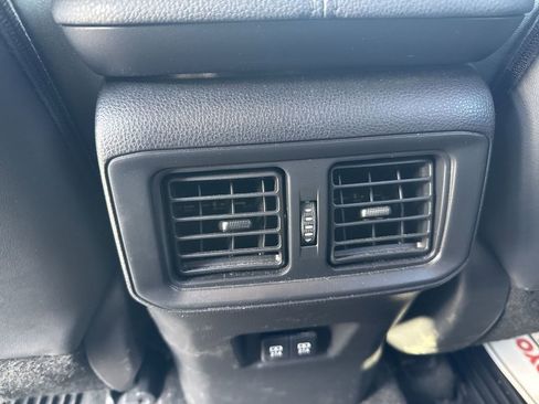 Used 2020 Toyota RAV4 Limited image 27