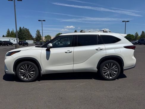 Used 2021 Toyota Highlander Platinum AWD/4WD image 4