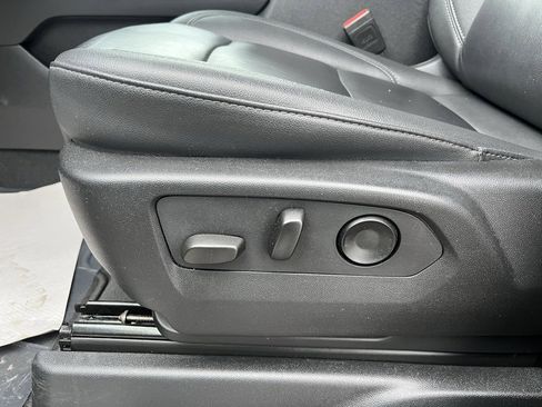 Used 2024 Chevrolet Suburban LT image 13